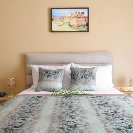 Golden Palms Guest House & Cafe Фамагуста Екстериор снимка