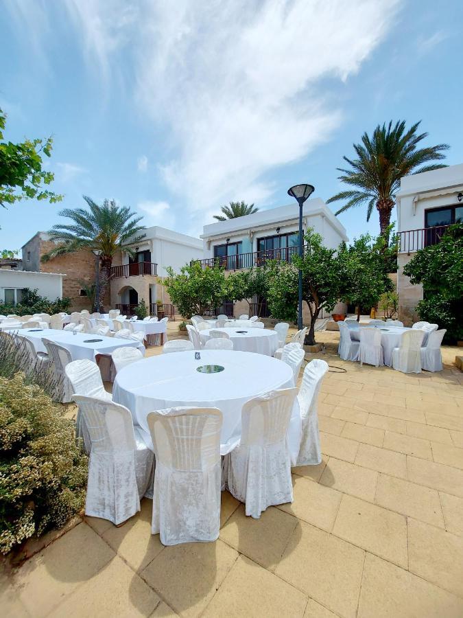Golden Palms Guest House & Cafe Фамагуста Екстериор снимка