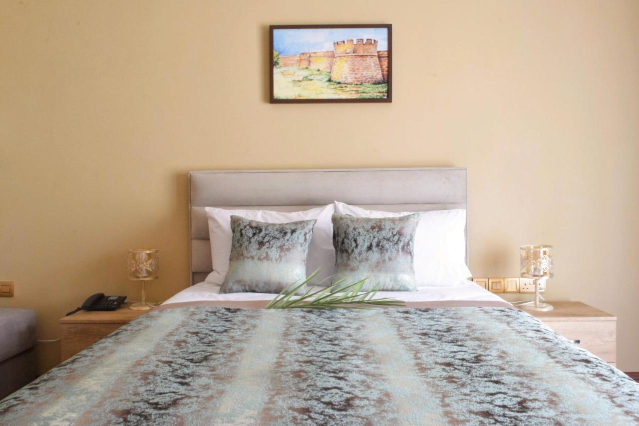 Golden Palms Guest House & Cafe Фамагуста Екстериор снимка