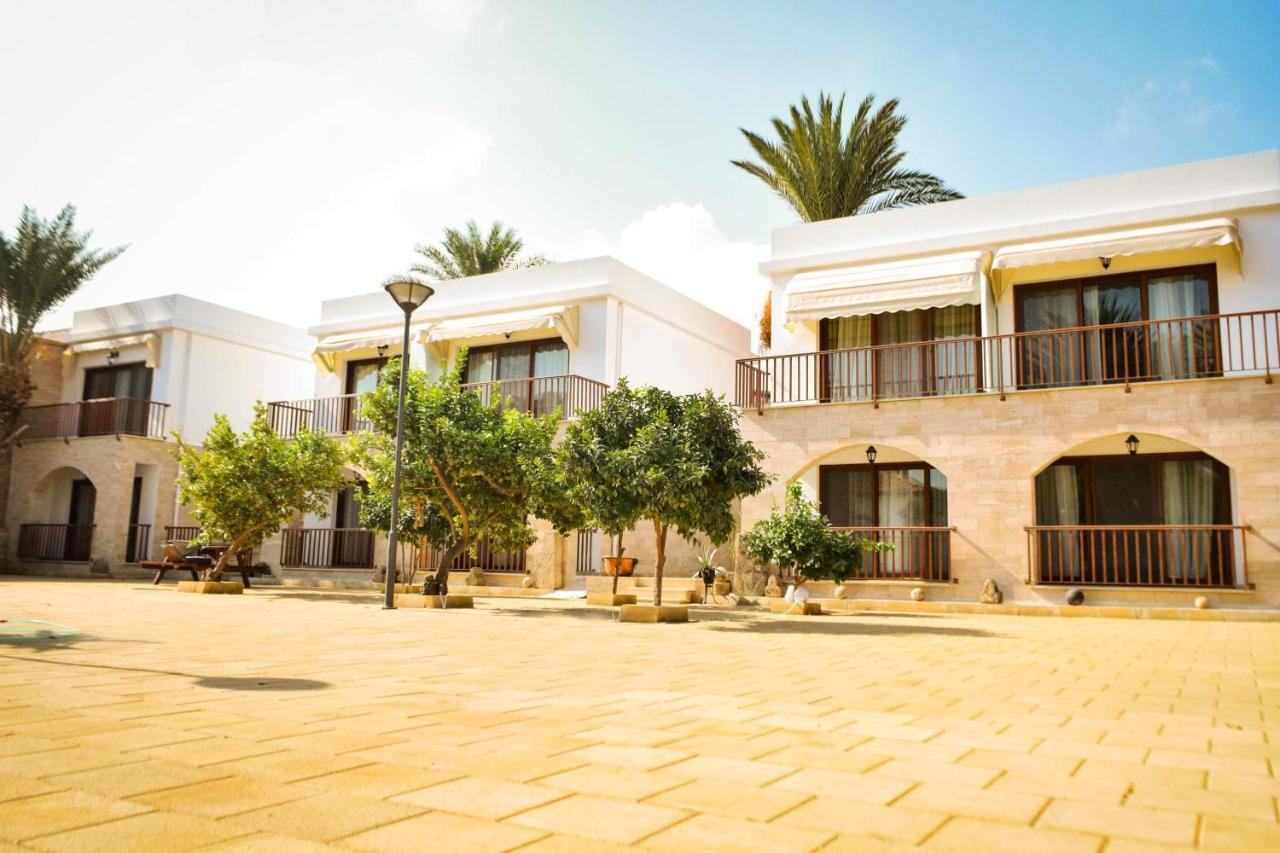 Golden Palms Guest House & Cafe Фамагуста Екстериор снимка