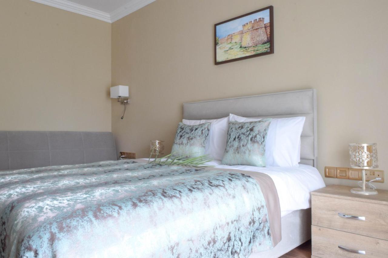 Golden Palms Guest House & Cafe Фамагуста Екстериор снимка