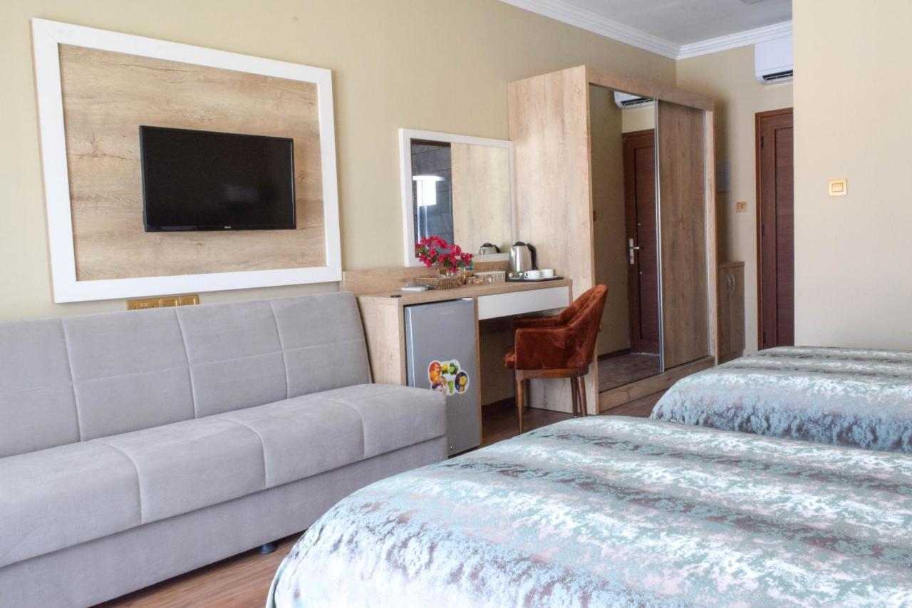 Golden Palms Guest House & Cafe Фамагуста Екстериор снимка