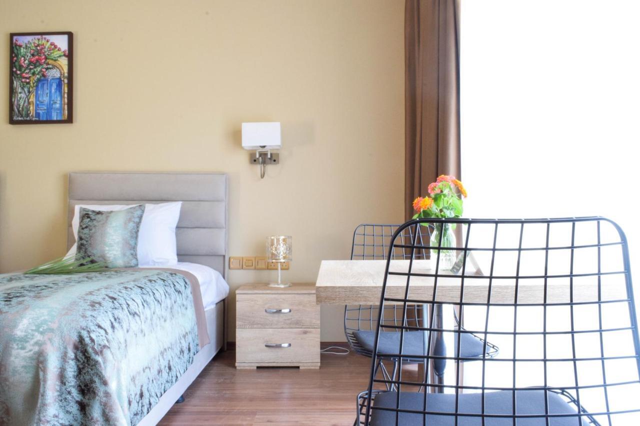 Golden Palms Guest House & Cafe Фамагуста Екстериор снимка
