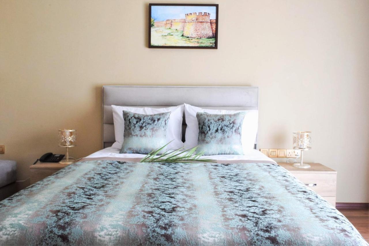 Golden Palms Guest House & Cafe Фамагуста Екстериор снимка