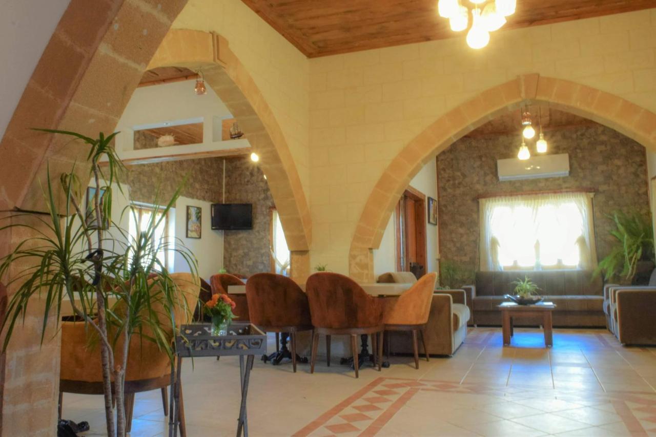 Golden Palms Guest House & Cafe Фамагуста Екстериор снимка