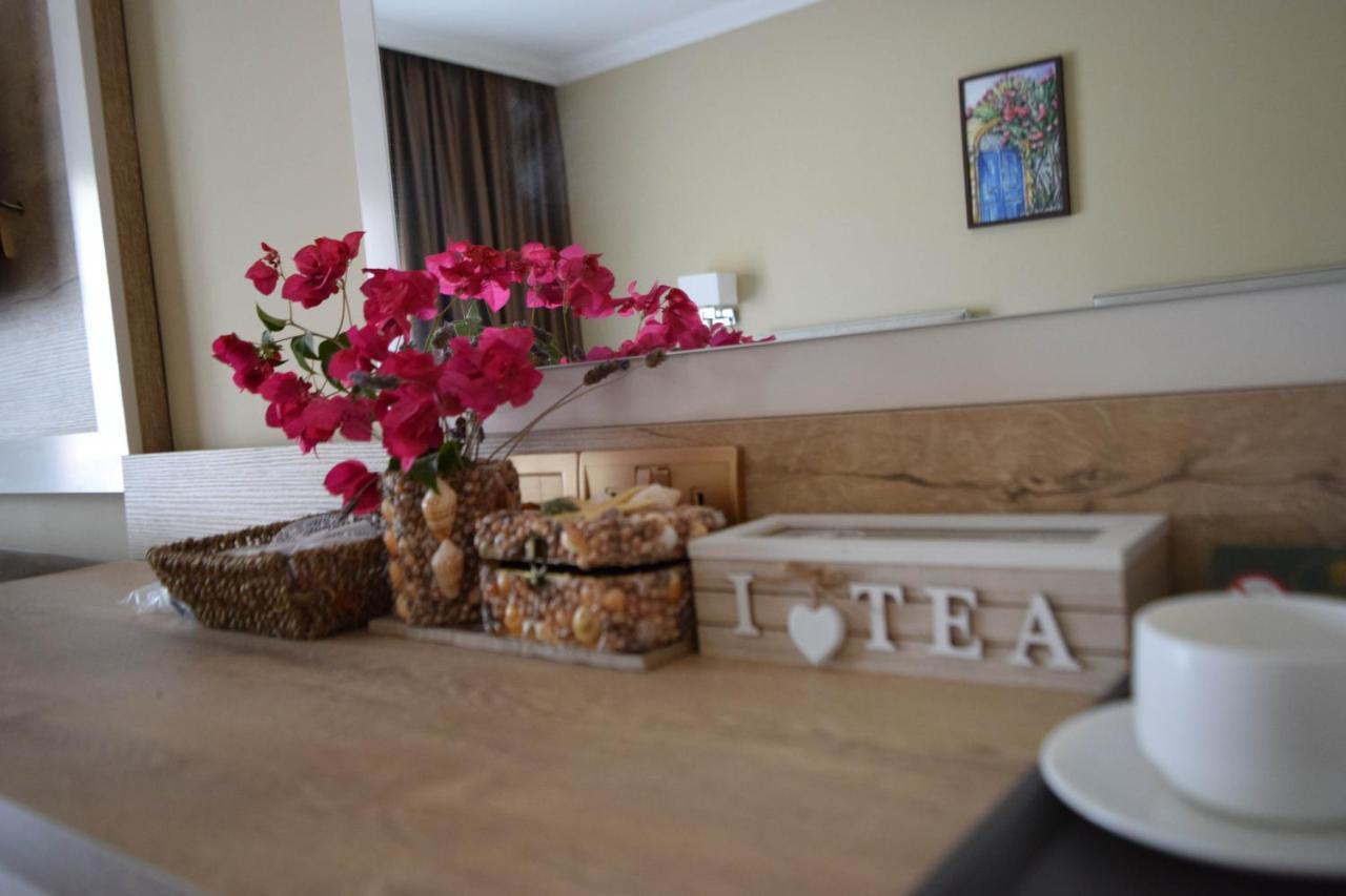 Golden Palms Guest House & Cafe Фамагуста Екстериор снимка