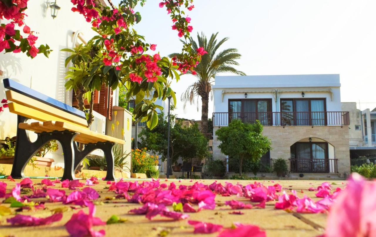 Golden Palms Guest House & Cafe Фамагуста Екстериор снимка